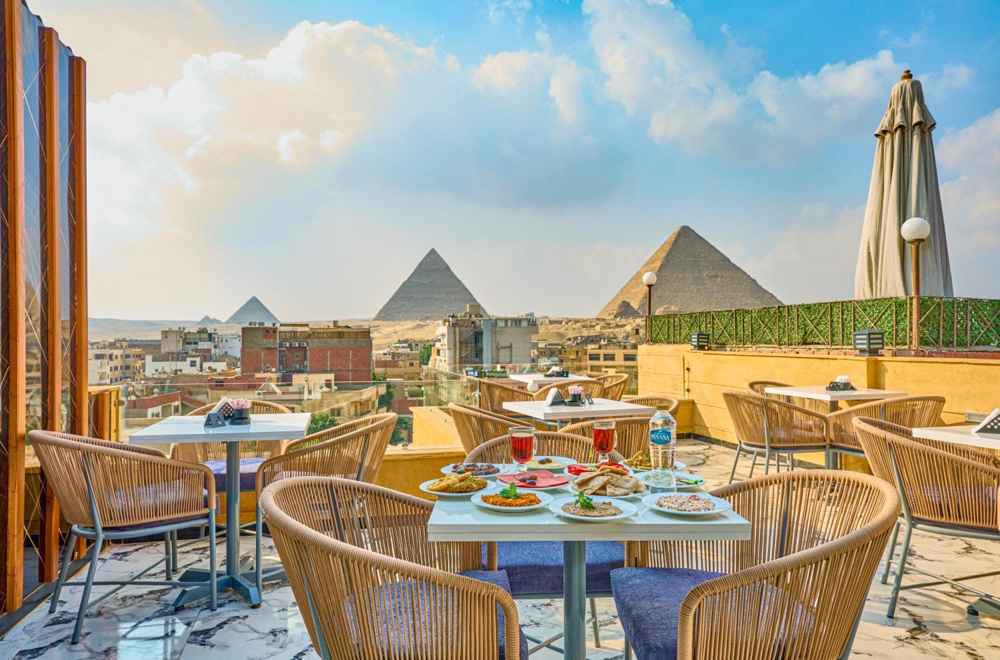Cleopatra Tower Pyramid View Hotel Kafrat al Jabal ภายนอก รูปภาพ